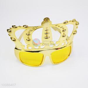 Gold crown shaped plastic glasses/glasses for party