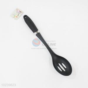 Hot sale black plastic leakage ladle/cooking tools