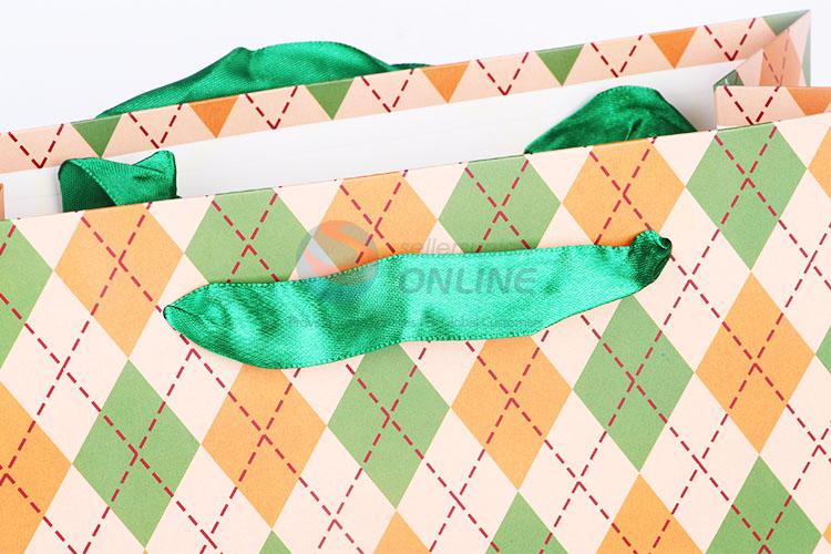 Popular Gift Bag/Paper Packing Bag with Green Ribbon Handle