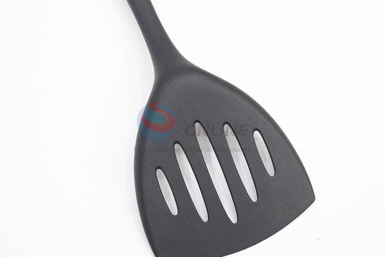 Top quality low price fashion black leakage shovel