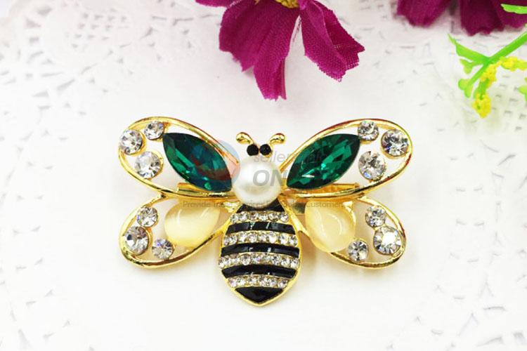 Fancy Crystal Brooch Metal Breastpin in Bee Shape