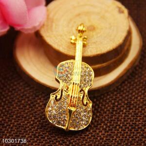 High Quality Crystal Breastpin Brooch in Guitar Shape