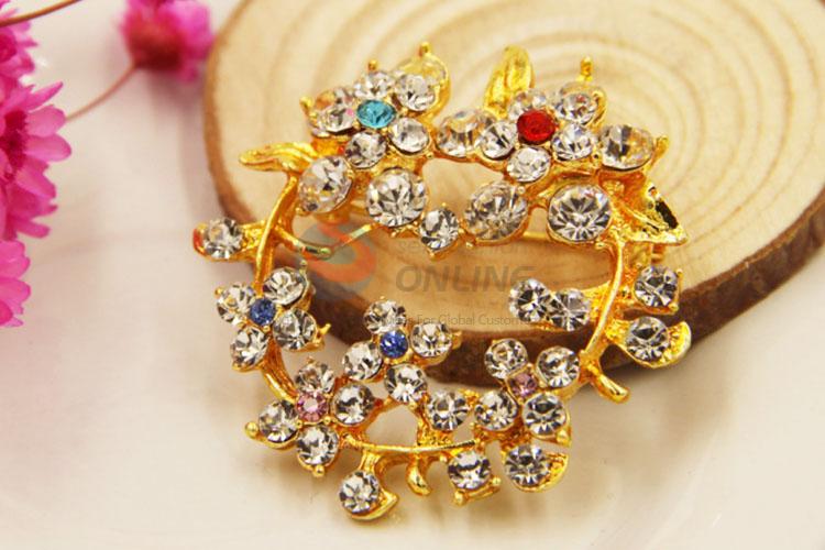 China Factory Rhinestone Paved Alloy Brooch for Clothes