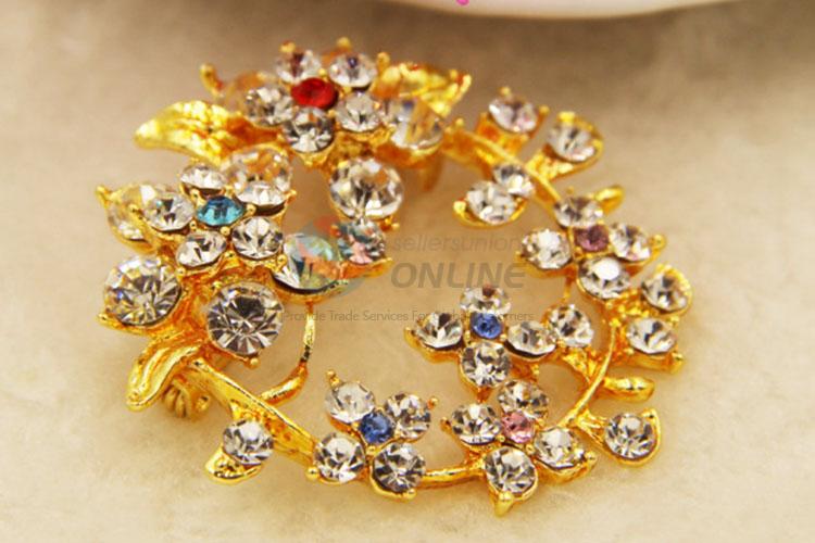 China Factory Rhinestone Paved Alloy Brooch for Clothes