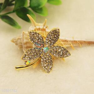 Promotional Gift Crystal Breastpin Brooch in Flower Shape