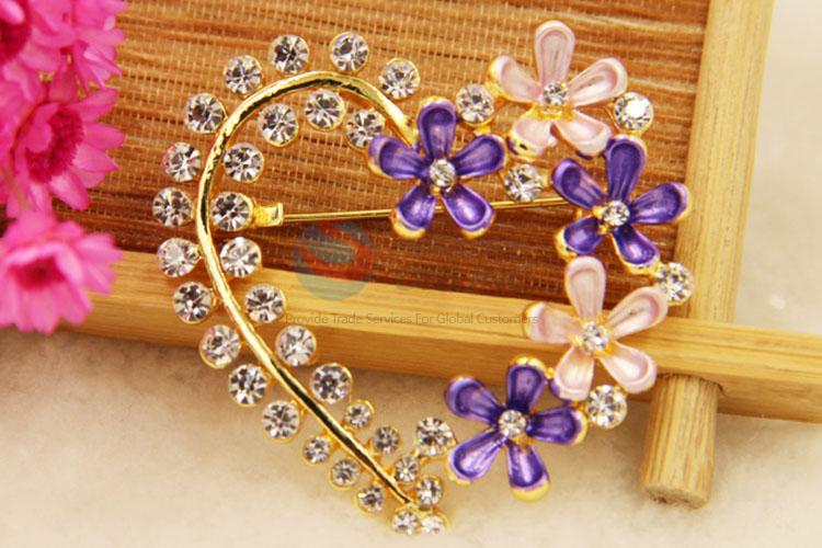 Elegant Decorated Crystal Rhinestone Brooch in Heart Shape