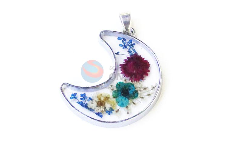 Popular Moon Shape Zinc Alloy Real Flower Pendant