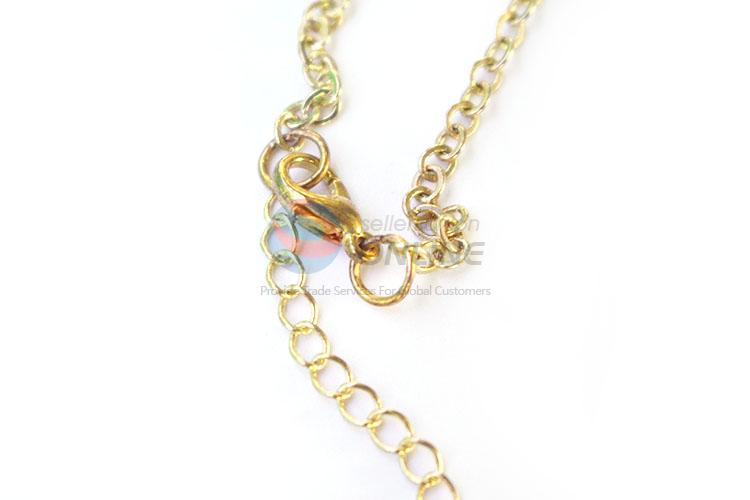 Custom Moon Shape Zinc Alloy Pendant With Gold Chain