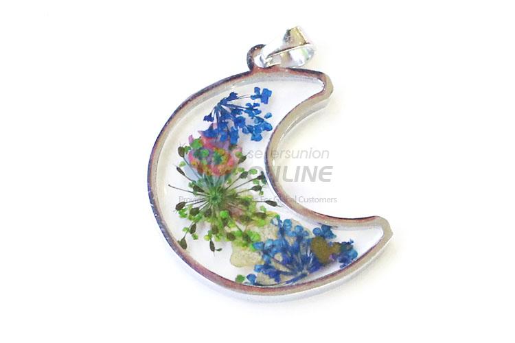 Latest Cute Moon Shape Zinc Alloy Pendant With Gold Chain