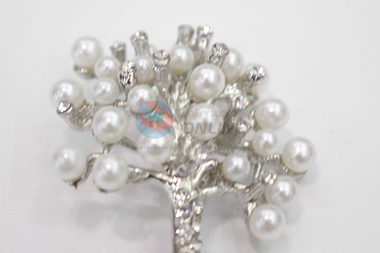 Latest arrival tree brooch