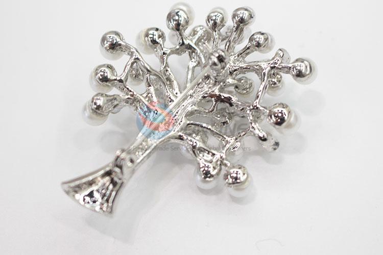 Latest arrival tree brooch