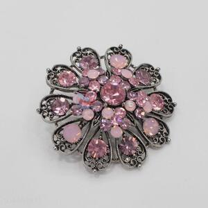 Magnificent flower pattern brooch