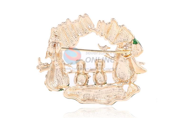 Cheap high quality snowman shape alloy brooch