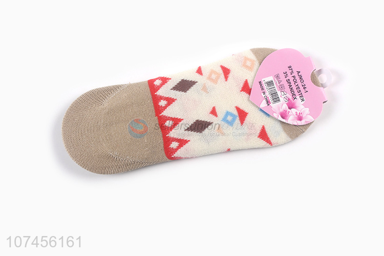 Factory direct sale comfortable women ankle socks short socks