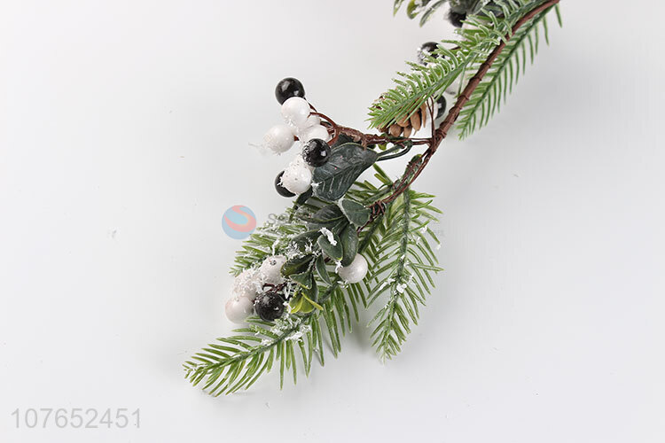 Simulation of green leaves and ginkgo snowflake decoration Christmas wreath