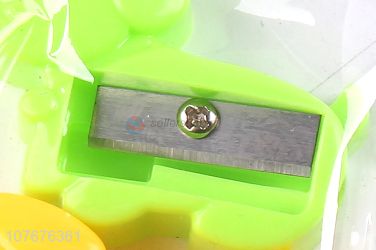 Recent design school stationery dog shape plastic pencil sharpener