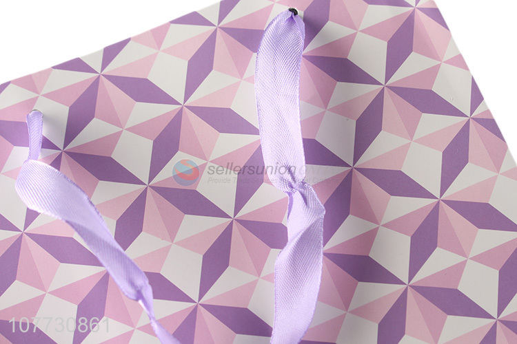 Off-the-shelf purple geometric pattern gift bag white card gift bag