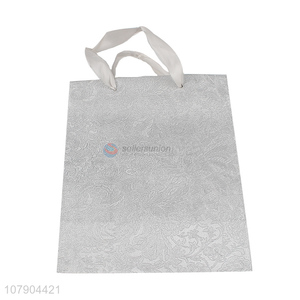 Good wholesale price silver paper packaging bag holiday gift bag