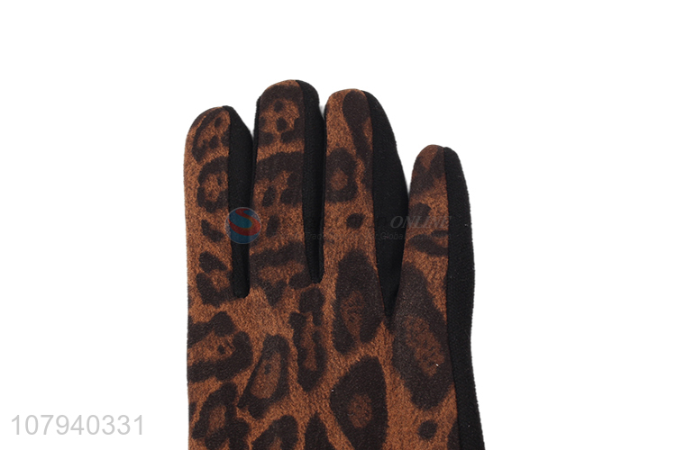 China factory ladies winter gloves soft cosy leopard grain faux suede gloves