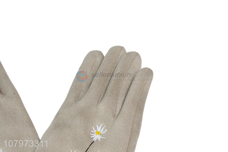 Yiwu wholesale thick gloves ladies embroidered warm gloves