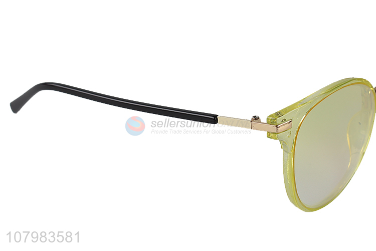 Cool Plastic Frame Leisure Sunglasses Fashion Eyewear For Sale