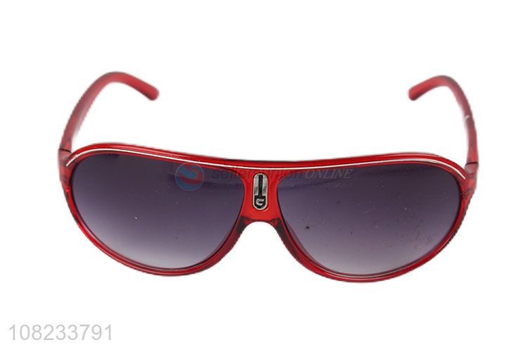 Yiwu market creative fashionable sunglasses for ladies