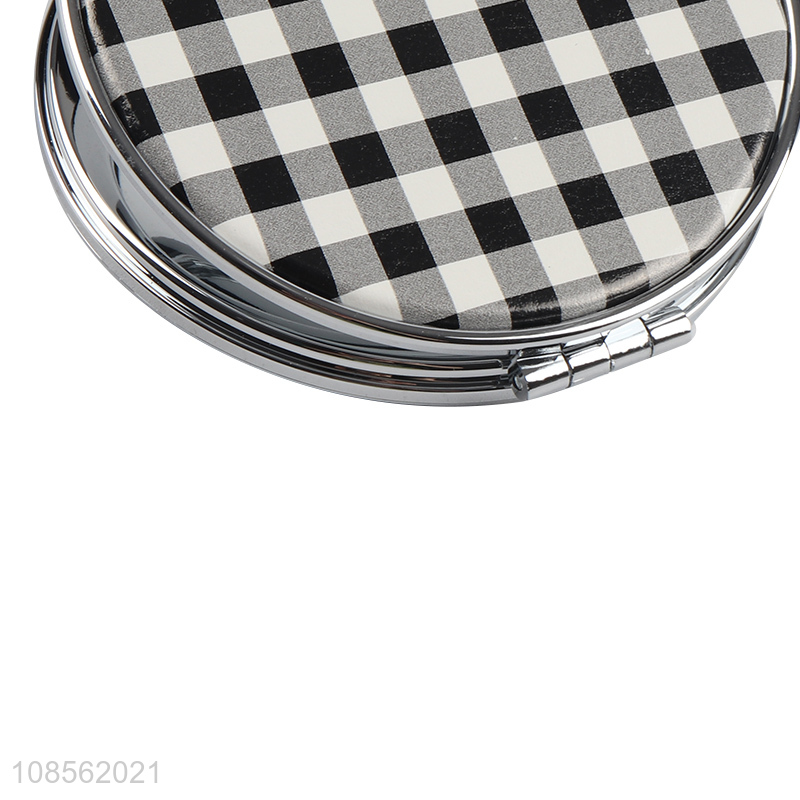 Factory supply round folding makeup mirror with check pattern