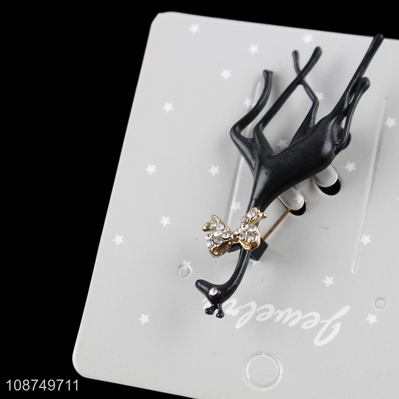 Factory supply metal giraffe brooch alloy animal brooch pin for kids