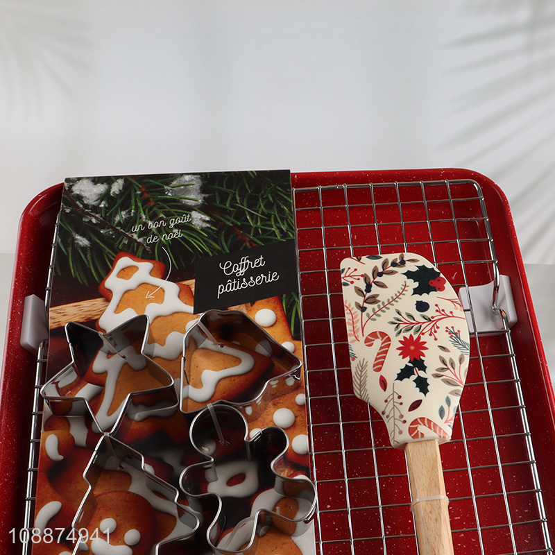 High quality non-stick baking pan set with cookies cutters & silicone spatula