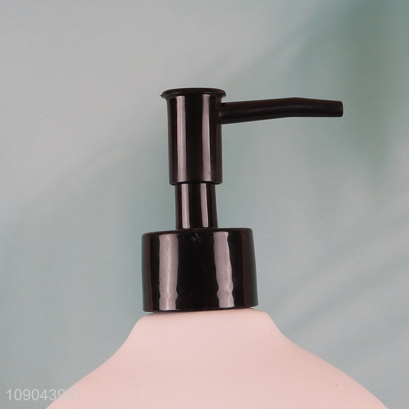 High Quality Modern Design Refillable Ceramic Soap Dispenser with Black Pump