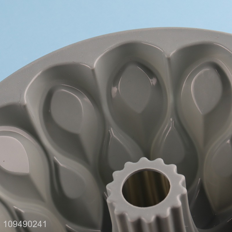 Low price baking tool silicone cake mold