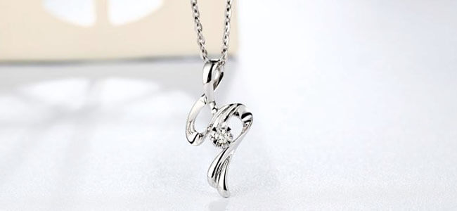 How To Choose The Perfect Diamond Pendant?