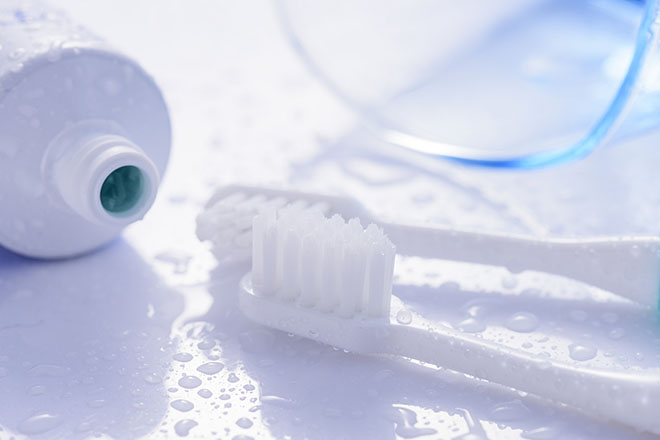 How to Clean Toothbrushes